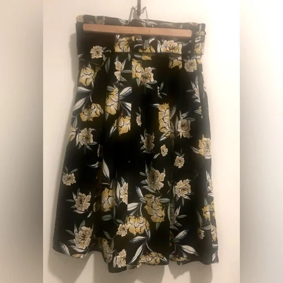 Zara black floral midi length paperbag waist skirt with pockets - size S - Picture 1 of 6